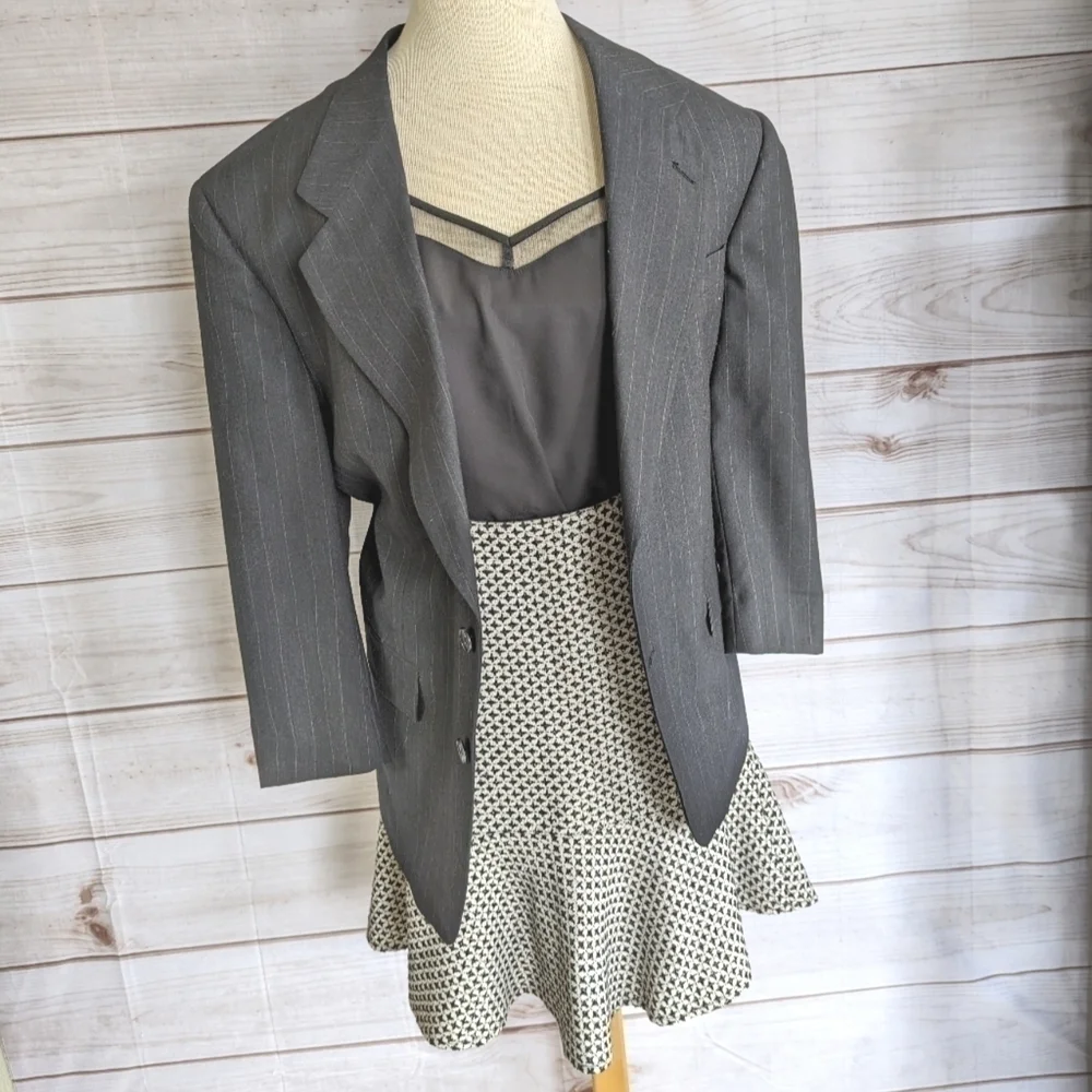 Givenchy Oversized Pinstripe Suit Blazer Jacket in Black and Tan Size 14